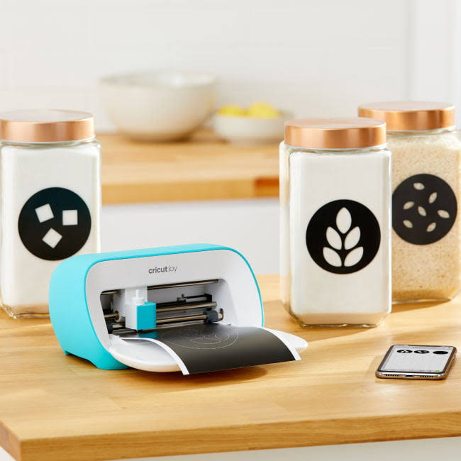 Cricut Joy Smart Machine With Diy Vinyl Decal Sampler & Essential Tools Starter I3VFYDZF_XM862