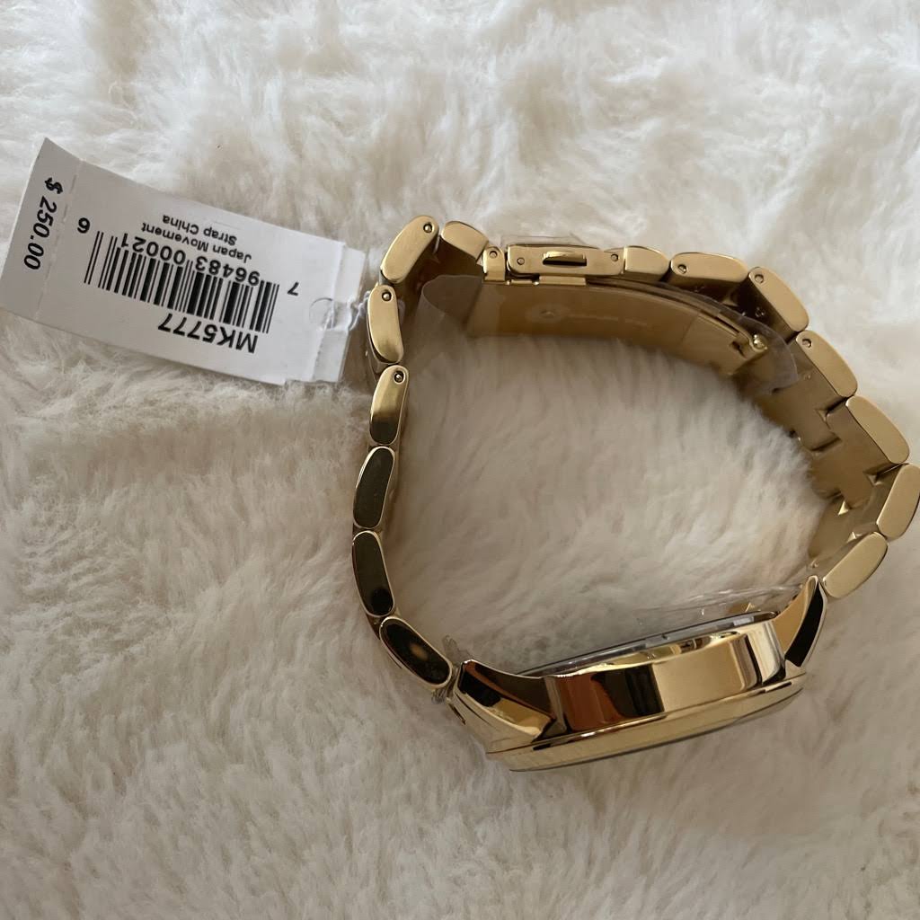 Michael Kors Oversized Bradshaw Gold-Tone Watch Gold One H8OGLVUS_EI8MF