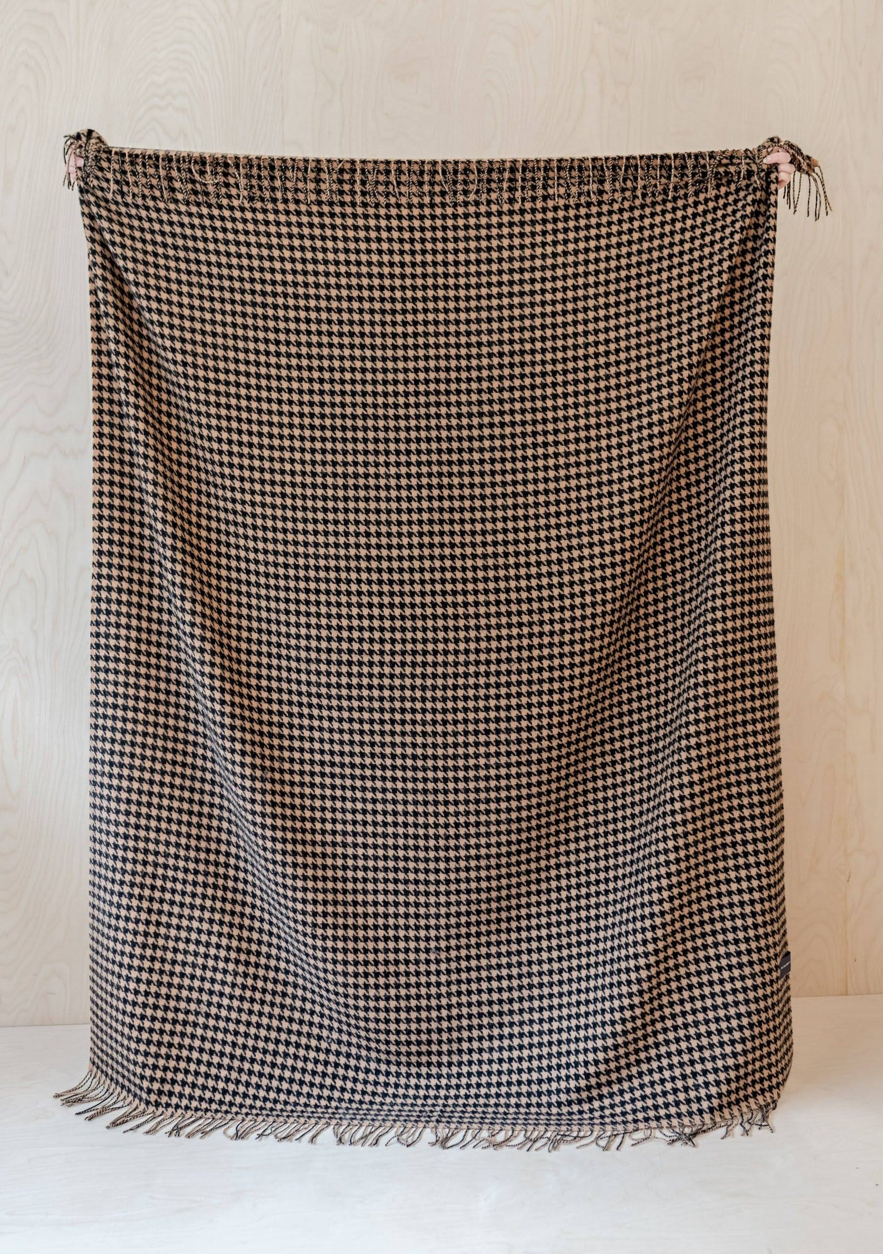 Tbco Houndstooth Lambswool Blanket In Camel KAG5AGGC_KLVH8