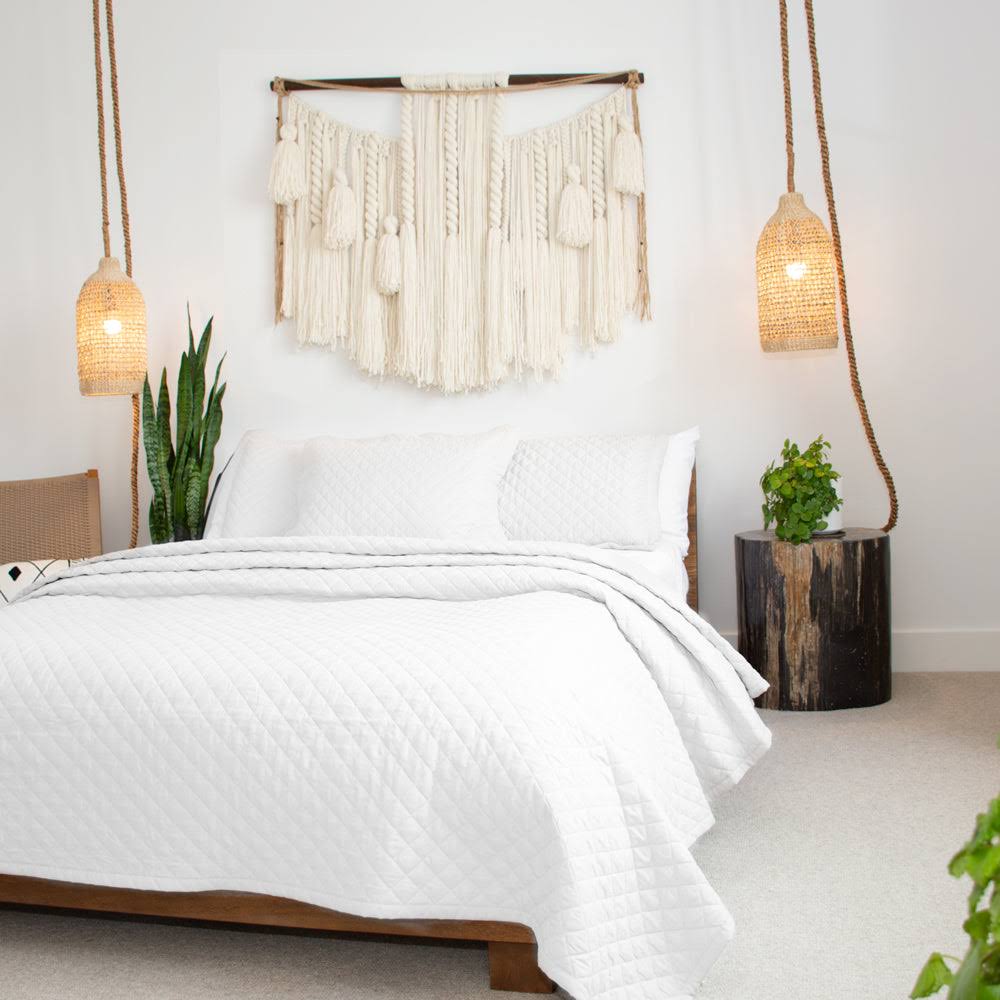 Jennifer Adams Diamond Coverlet (Linen, King/California King) CW6YU5NS_RD1KN