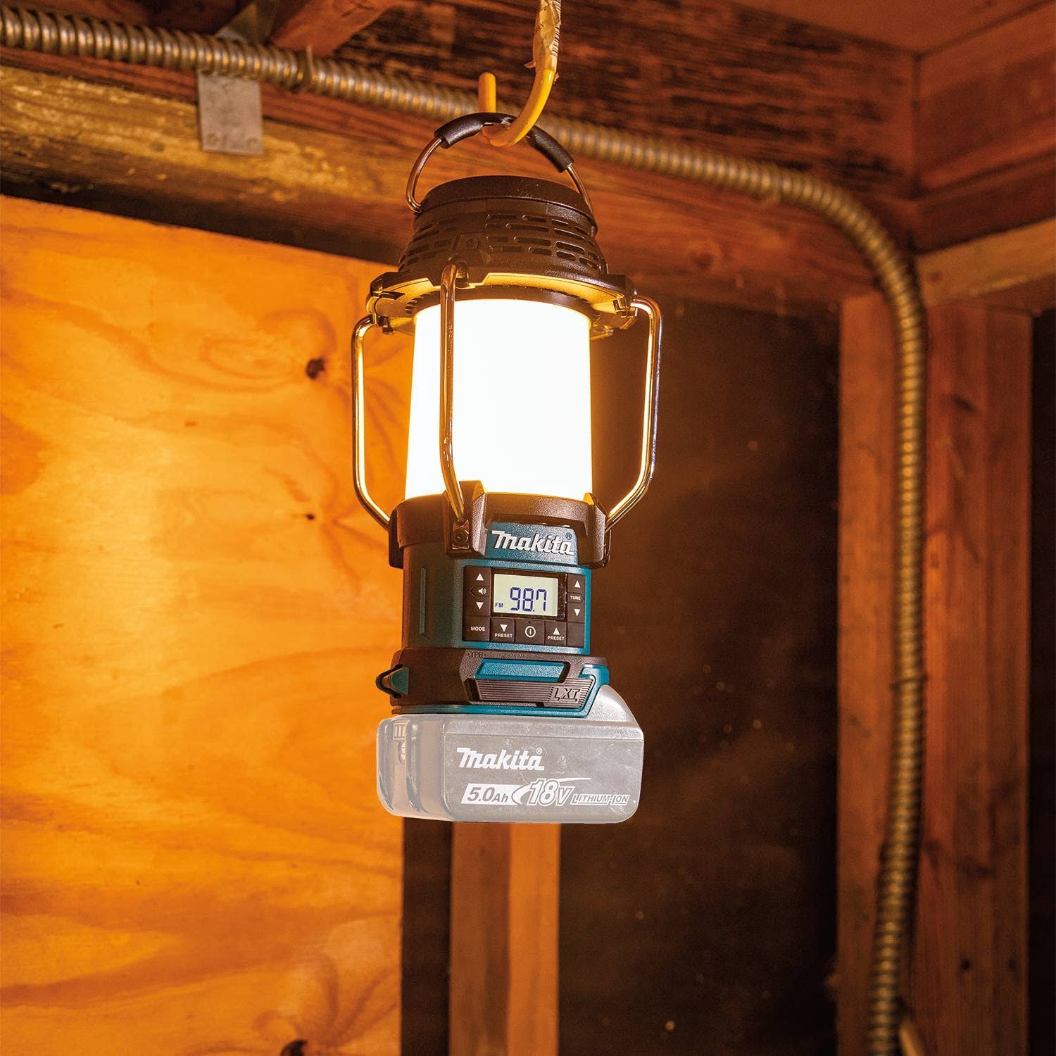 Makita Xrm12 18v Lxt Lithium-Ion Cordless Lantern With Radio, Tool 3X2IIJ8X_4XFYF