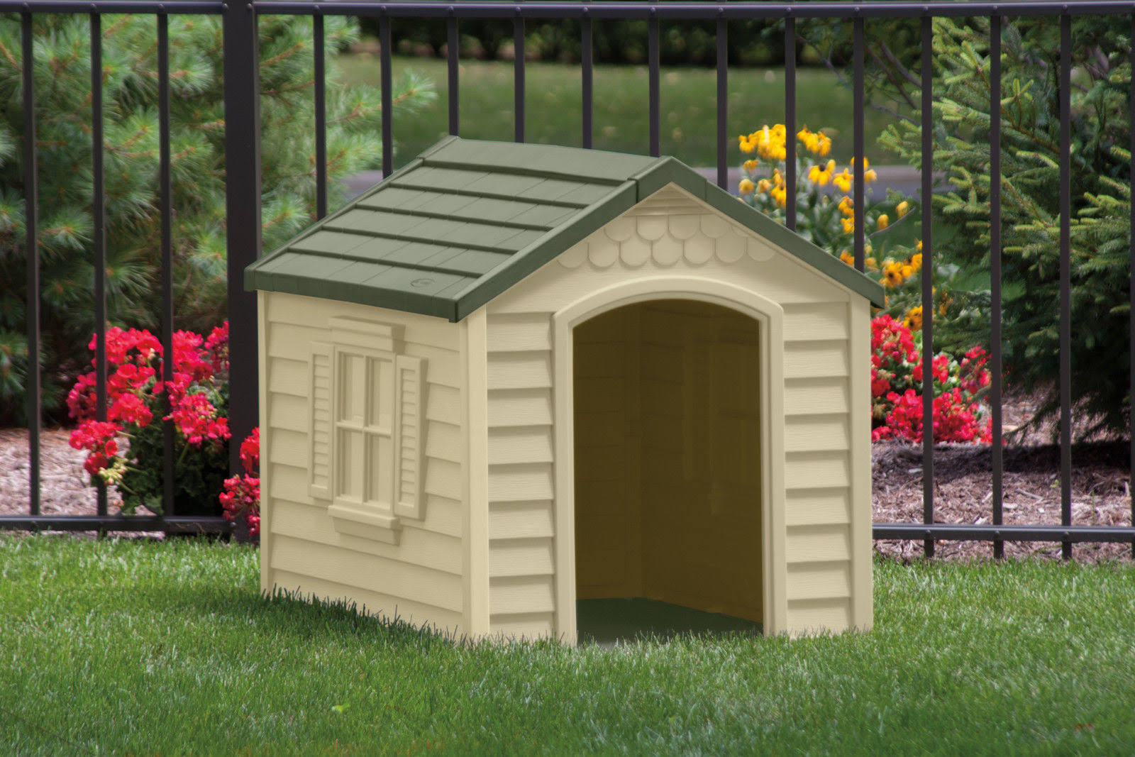 Suncast Dh250 Deluxe Dog House, Beige, KCCHBKE2_FYWHG